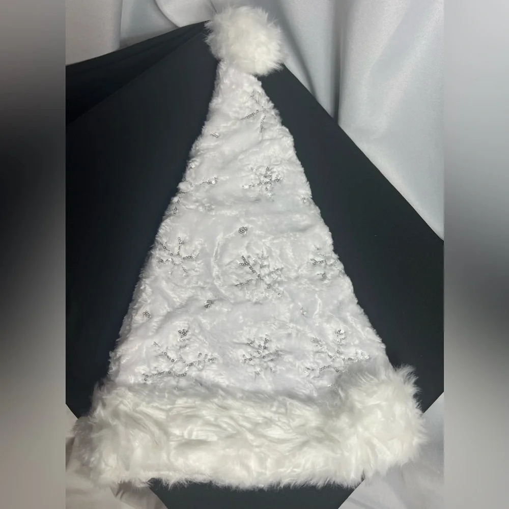 4 Pack Santa Claus Hat Snowflakes Plush Soft Faux Fur Silver Sequin Brand New - Picture 3 of 11